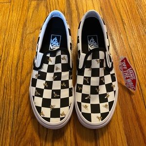 Classic Slip-On Black and White w/ bees Checkered Vans size 7 men’s 8.5 women’s